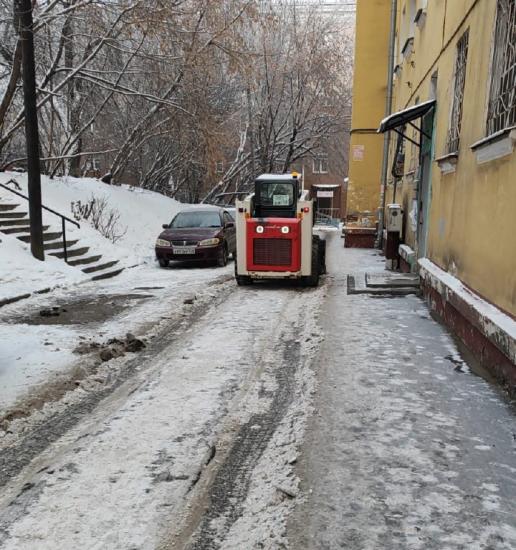 Внеплановое грейдирование дворовых территорий проводят в Иркутске