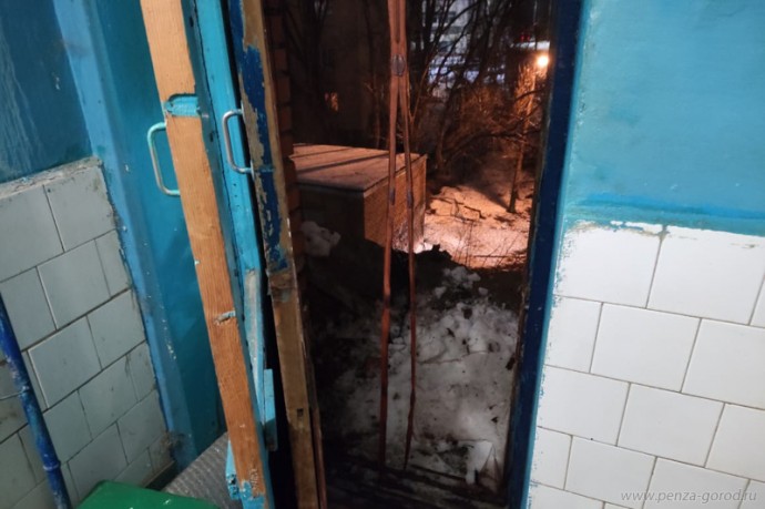Обнародованы фото с места обрушения балконов в жилом доме в Пензе