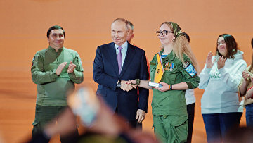 Президент Путин вручил премию #МЫВМЕСТЕ лучшему волонтеру года