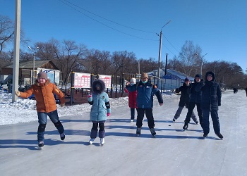 Благовещенцев зовут кататься на коньках на ледовой площадке спорткомплекса «Юность»