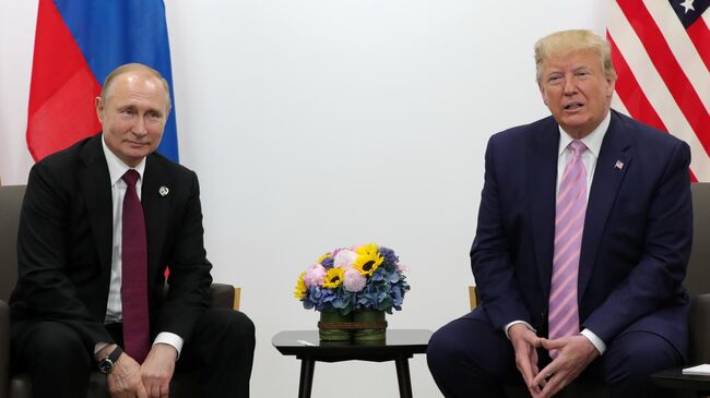 Ушаков оценил сроки телефонного разговора Путина и Трампа