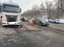 "КАМАЗ" сбил женщину