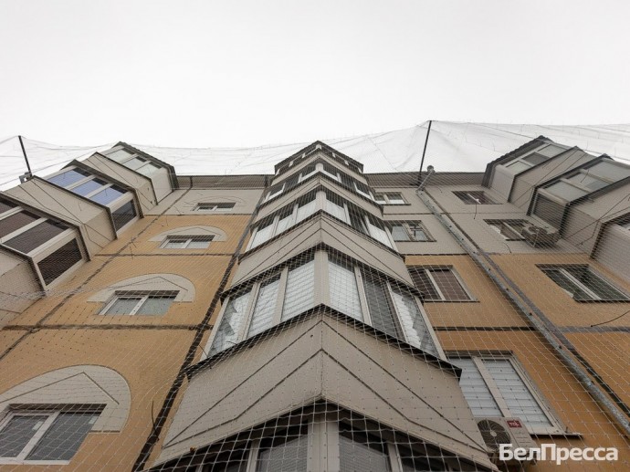 В Шебекино 20 зданий огородили антидроновыми сетями