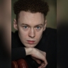 На телеканале ТНТ выходит продолжение комедийного хита «Патриот» с участием пермского актера Никиты Пирожкова