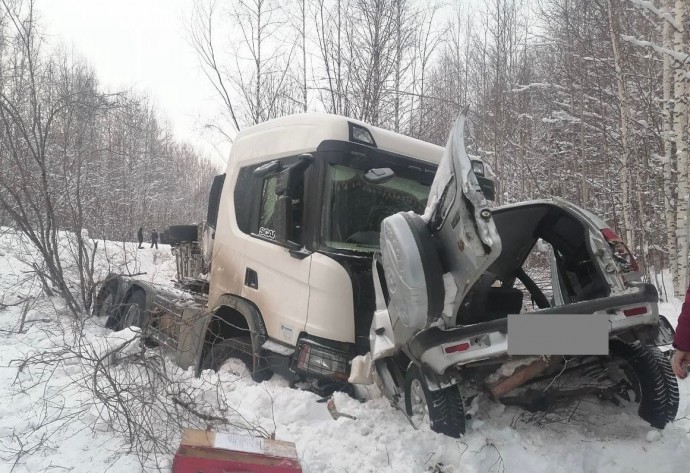 В Кировской области в ДТП с грузовиком погибли три человека