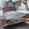 Фура улетела к стене костромского дома во время резкого торможения