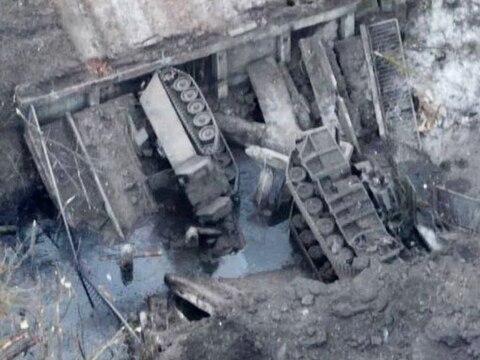 Вслед за "Брэдли" ВСУ с моста в Сумской области свалился еще и М113
