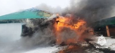 В Башкирии пожар спалил дом и машину, погиб 69-летнего мужчина