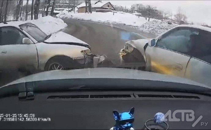 Момент массового ДТП на Сахалине снял видеорегистратор одного из участников аварии