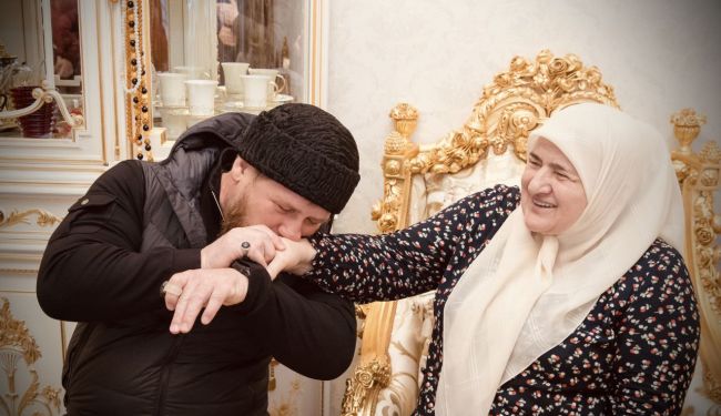 Австралия ввела санкции против мамы Кадырова