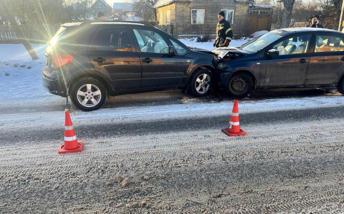 В ДТП на зимней дороге в валдайском Зимогорье получили травмы две женщины