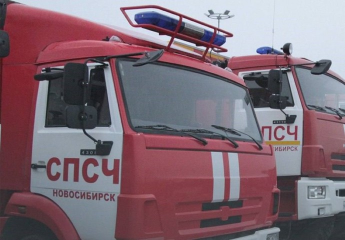 Огнеборцы спасли мужчину из горящей квартиры в Новосибирске