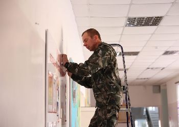 Ветеран СВО после демобилизации нашел работу в школе Шимановска
