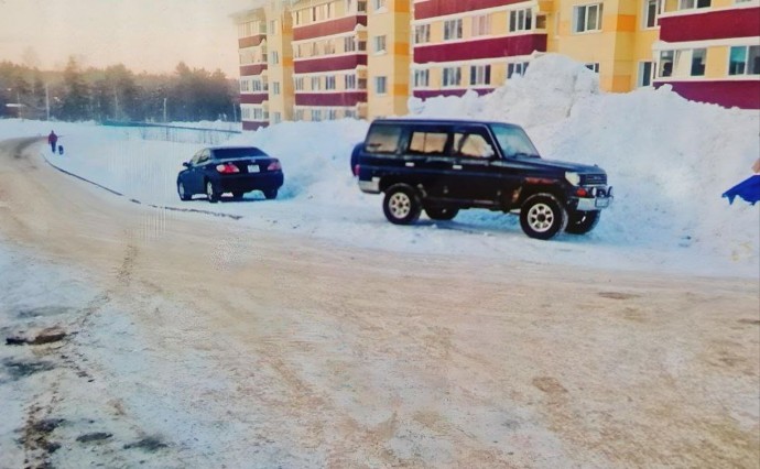 Двоих автохамов оштрафовали за неправильную парковку в Долинске