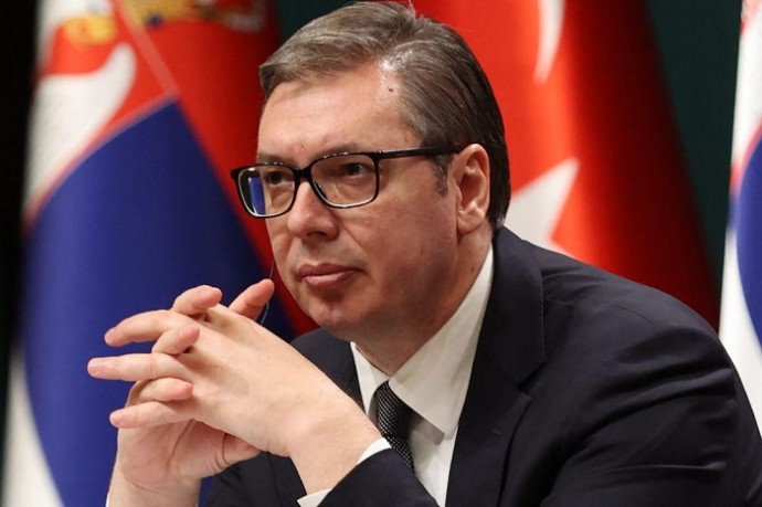 Президент Сербии заявил, что США вынашивают планы организации цветной революции в стране