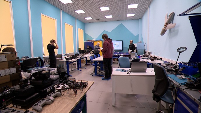 Робототехника и выпечка пирогов: в Петербурге продолжается региональный этап чемпионата «Профессионалы»