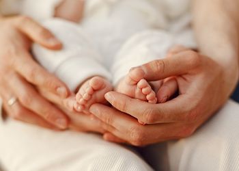 Две женщины в возрасте за 50 стали мамами в Приамурье