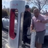 Драки на зарядных станциях заставили Tesla внедрить электронную очередь в приложении