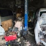 От буржуйки загорелся гараж с двумя машинами