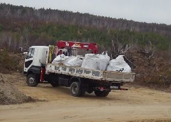 Большое свинство: амурчанин нелегально выгрузил мусор в биг-бэгах