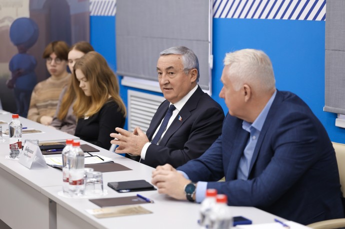 Юрий Бобрышев встретился с участниками проекта «Академия молодых политиков»