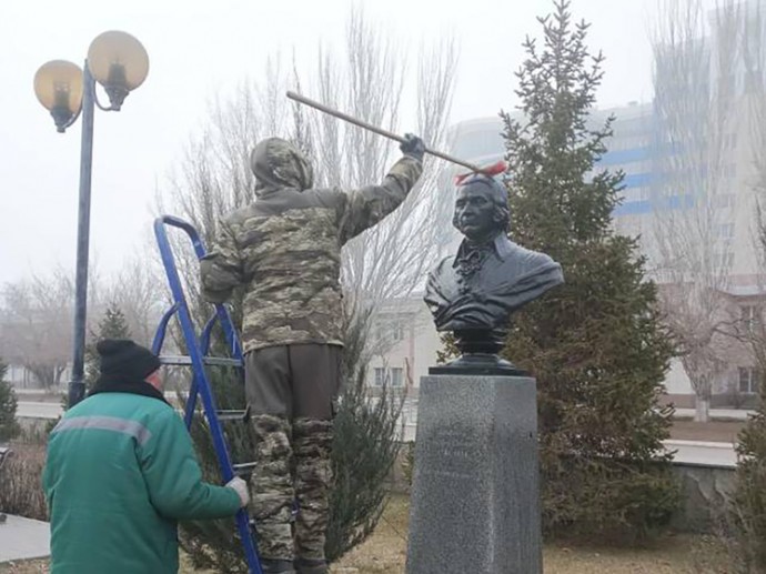В Астрахани приводят в порядок набережную Волги