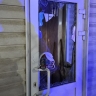 В Новомосковске хулиган пытался проникнуть в магазин, но был задержан росгвардейцами