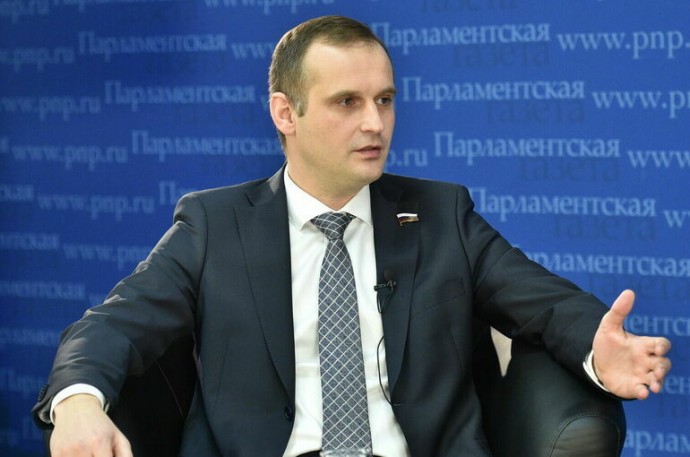 Депутат Леонов считает, что полный запрет вейпов позволит отучить детей от курения