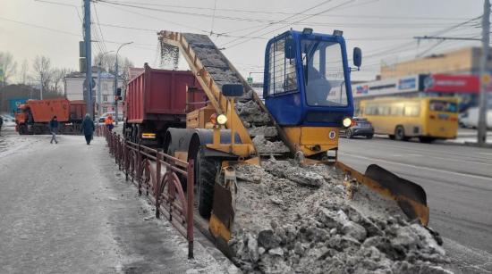 Более семи тысяч тонн снега вывезли с улиц Иркутска с начала недели