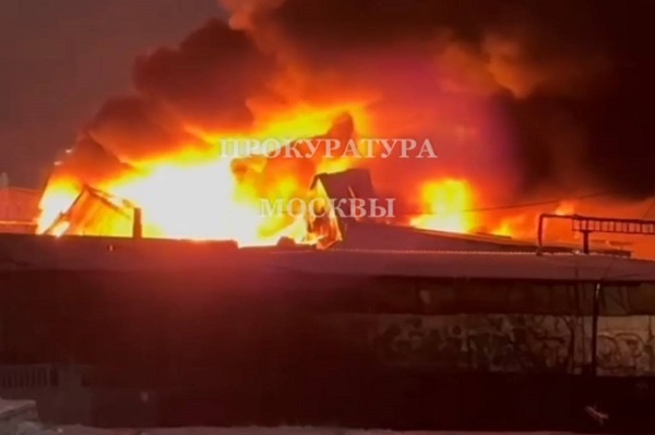 На юге Москвы произошёл пожар на складе
