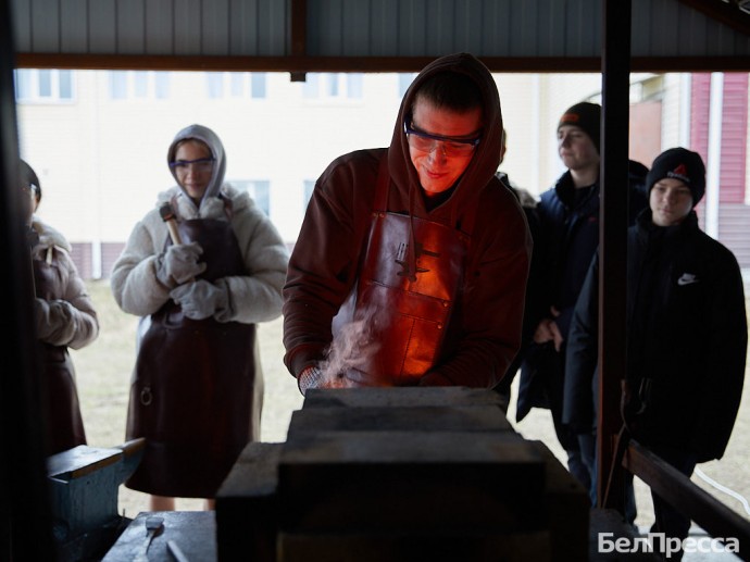 Малотроицкий мастер. Чернянец открыл кузницу благодаря грантовой поддержке