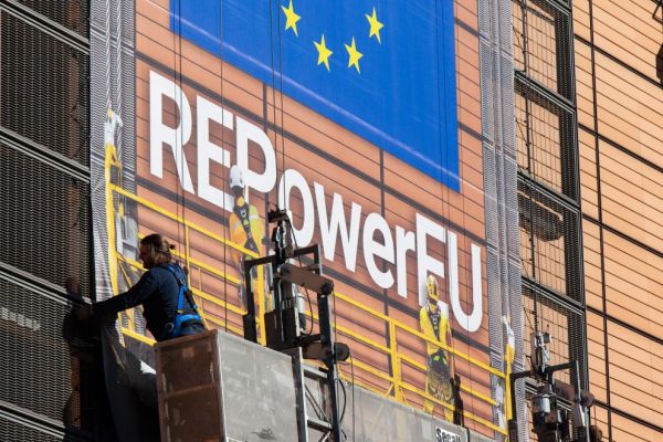 Еврокомиссия отложит публикацию плана по полному отказу от энергоресурсов России