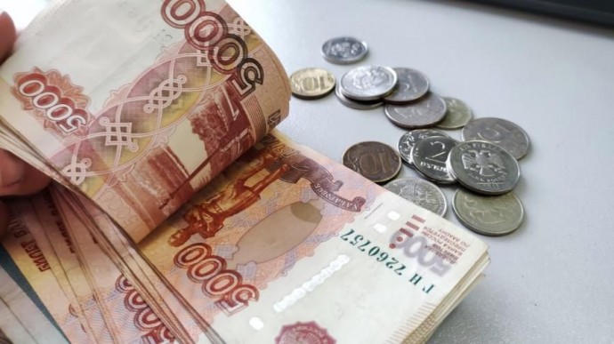 Приморцам готовы платить больше 100 тысяч рублей в месяц