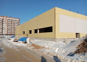 Монтаж металлоконструкций идет в будущем ФОКе в Чигирях