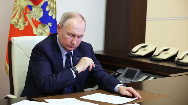 Путин подписал закон о "периоде охлаждения" по потребительским кредитам