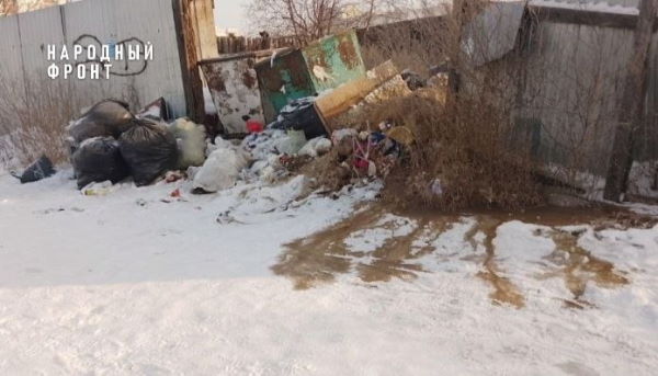 Улан-удэнцы негодуют из-за помойки по дороге в школу