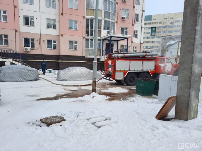В Якутске в многоэтажном доме произошло возгорание