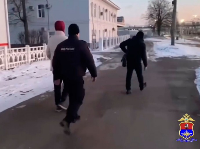 В Старом Осколе задержали парней, поджёгших релейный шкаф