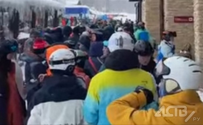 Из-за гигантских очередей на "Горном воздухе" проведут служебную проверку