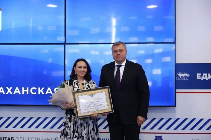 Губернатор Игорь Бабушкин наградил астраханцев, восстанавливающих подшефный Кременской район в ЛНР