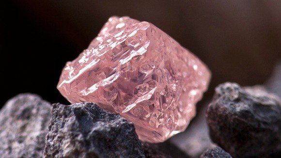 Ученые раскрыли тайну розовых алмазов Ученые раскрыли тайну розовых алмазов