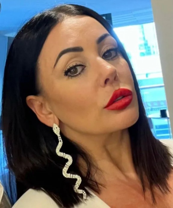 Женщина сделала пластику половых губ после просмотра порно и пожалела Женщина сделала пластику половых губ после просмотра порно и пожалела