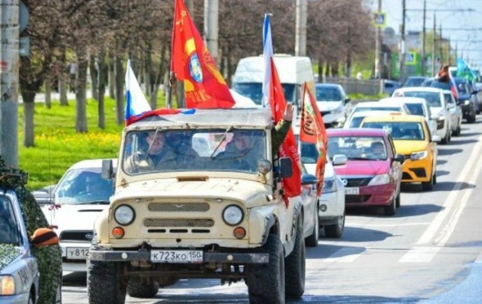 Как разместить фото ветеранов на стекле автомобиля 9 мая, не нарушив ПДД? Как разместить фото ветеранов на стекле автомобиля 9 мая, не нарушив ПДД?