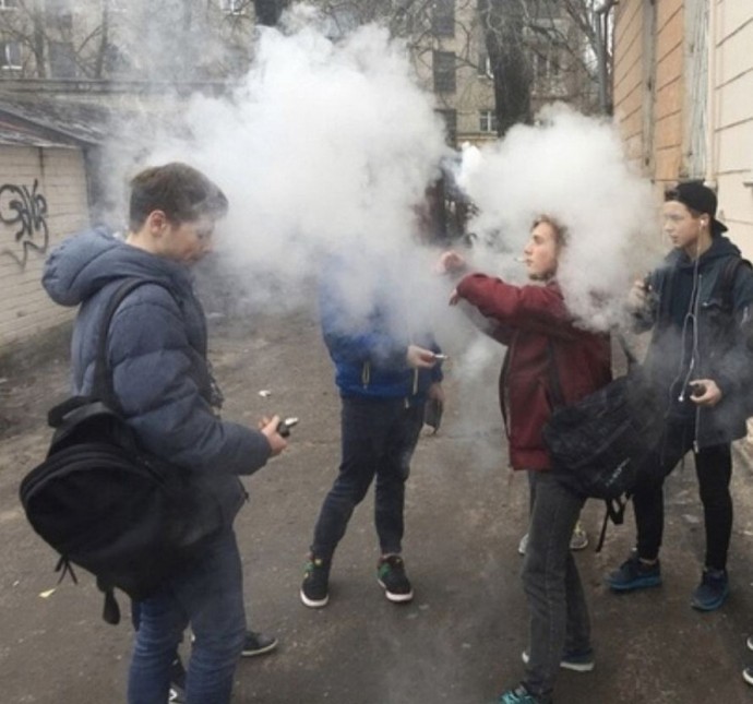 У подростков, которые курят вейп, развивается слабоумие У подростков, которые курят вейп, развивается слабоумие