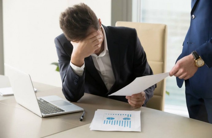 В России планируют сократить штат чиновников на 10% В России планируют сократить штат чиновников на 10%