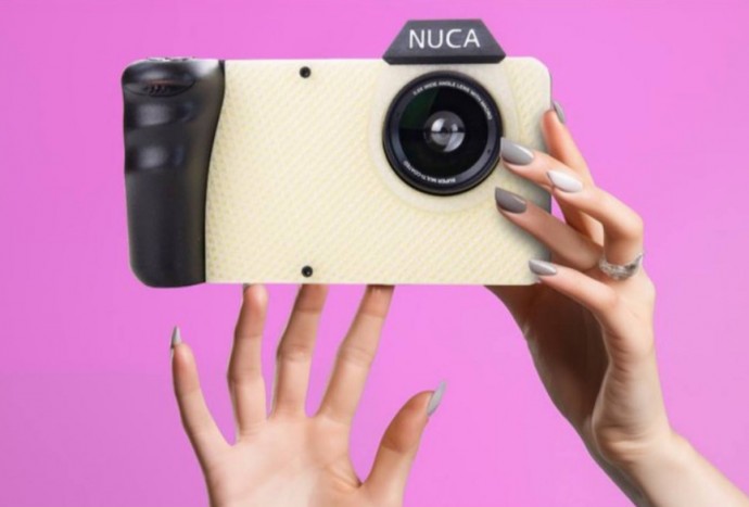 Камера с искусственным интеллектом фотографирует людей голыми