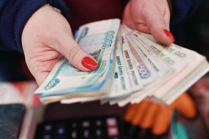 Некоторые россияне получат годовые премии раньше обычного Некоторые россияне получат годовые премии раньше обычного