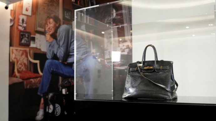 В Париже первая в истории сумка Birkin ушла с молотка за $10 млн