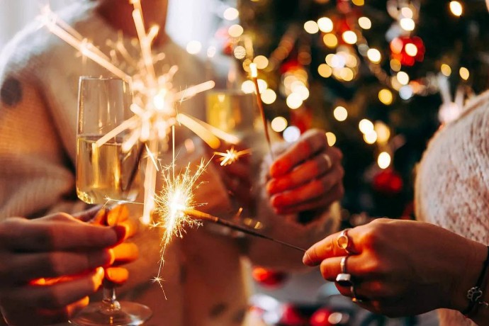 Как получить новогодние подарки от соцзащиты